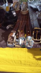 Vendo cinturón de cuero hombre mujer .rastras etc