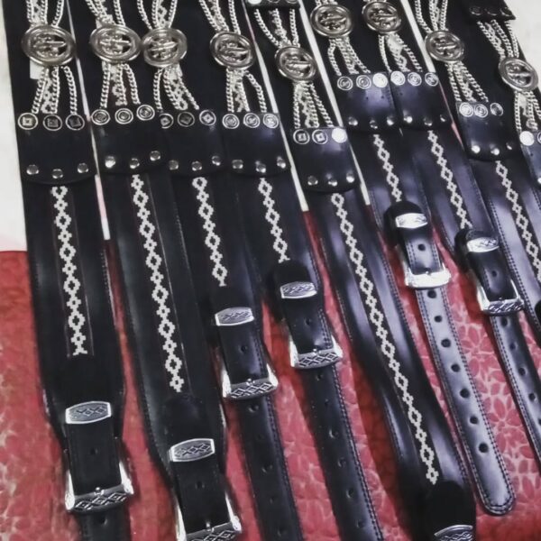 Vendo cinturón de cuero hombre mujer .rastras etc