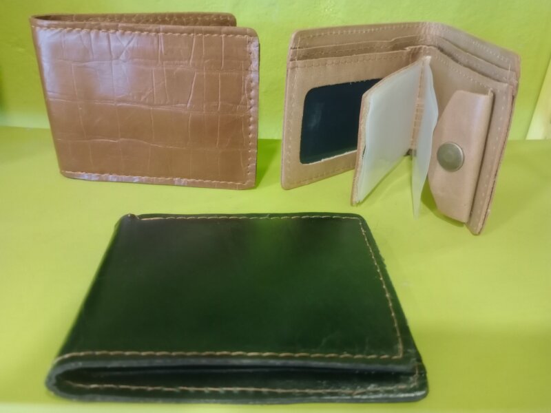 Billetera de cuero con porta doc desmontable