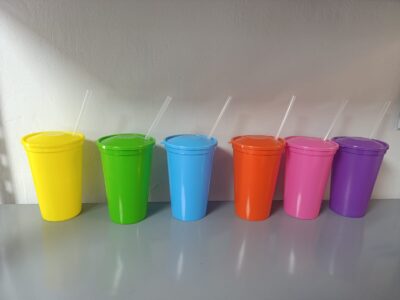 Vasos de 500cc con tapa y sorbete
