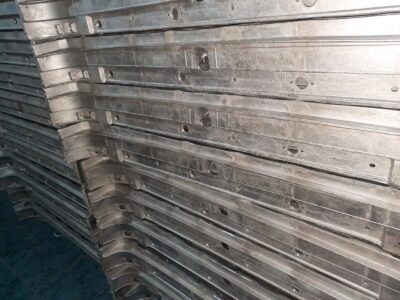 Metegoles en fundición de aluminio