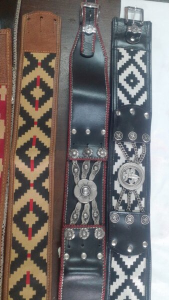 Venta de cinturones artesanales de cuero