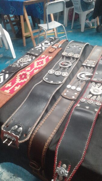 Venta de cinturones artesanales de cuero