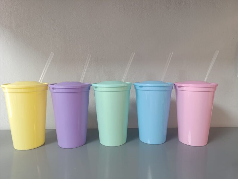 Vasos de 500cc con tapa y sorbete