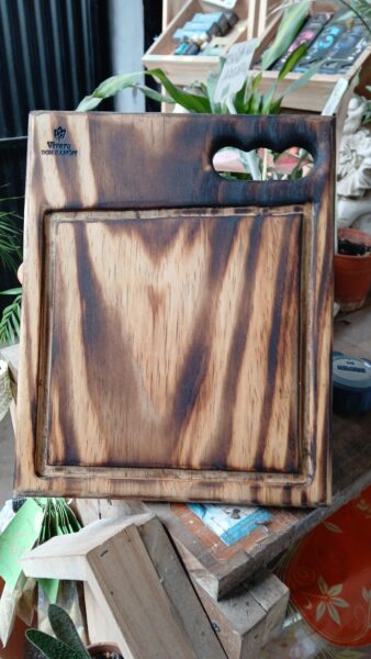 Porta macetas de hierro y madera