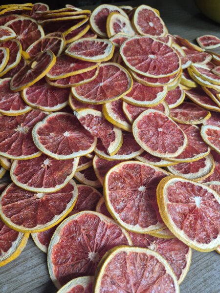 Pomelo en rodajas deshidratado