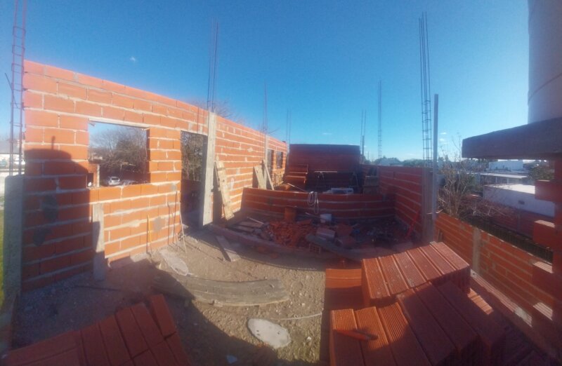 Construcción desde cero, remodelaciones, mampostería, plomería, durlock, PVC, electricidad domiciliaria, revoque, pintura.