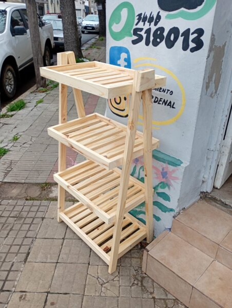 EXHIBIDOR DE PINO
