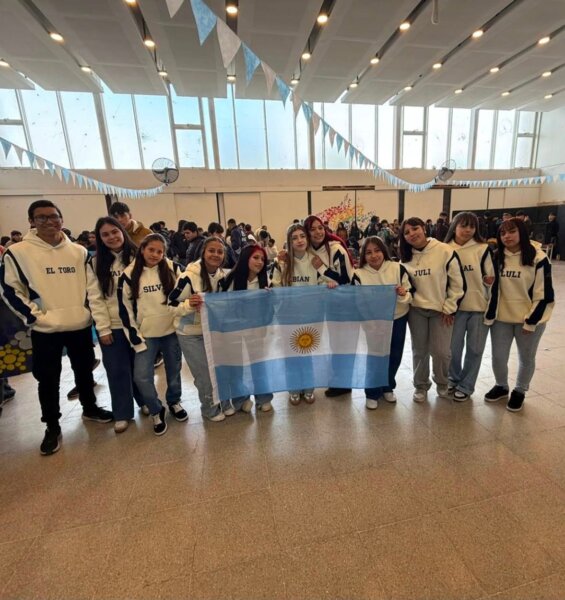 Camperas de Egresados Frisa Premium con Bordados | Colegios e Institutos