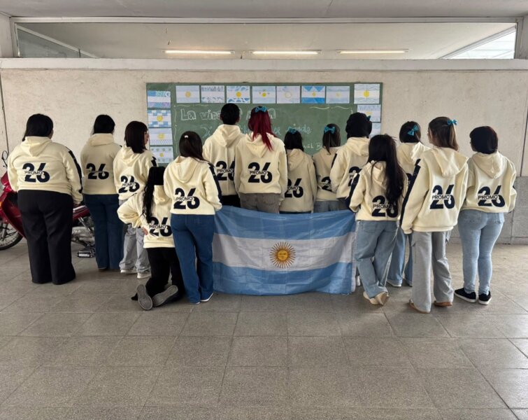 Camperas de Egresados Frisa Premium con Bordados | Colegios e Institutos
